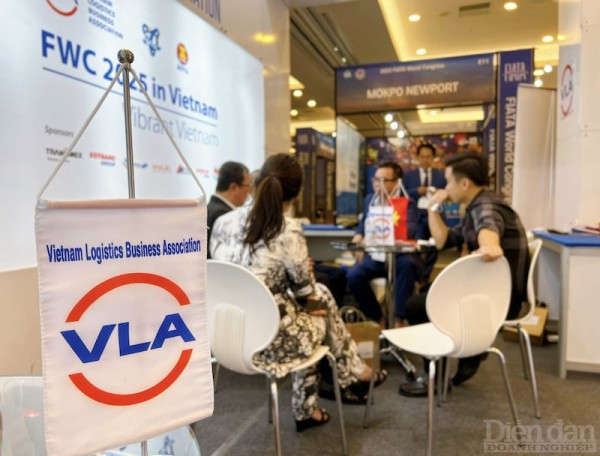 FWC 2022: Gian hàng của Việt Nam thu hút đối tác quốc tế FWC 2022: Gian hàng của Việt Nam thu hút đối tác quốc tế