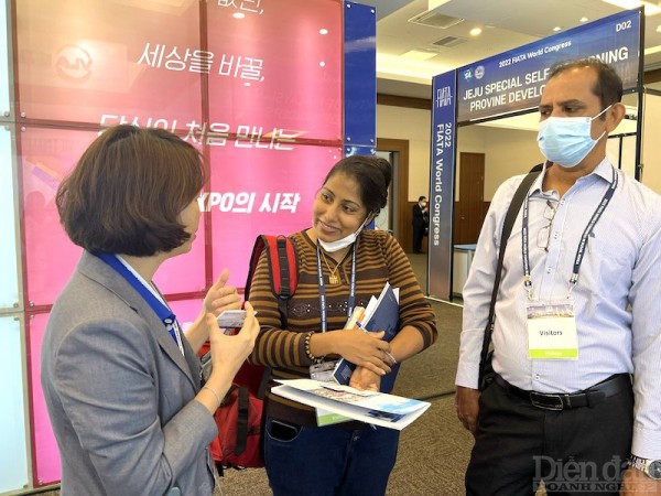 FWC 2022: Gian hàng của Việt Nam thu hút đối tác quốc tế