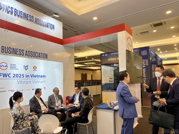 FWC 2022: Gian hàng của Việt Nam thu hút đối tác quốc tế FWC 2022: Gian hàng của Việt Nam thu hút đối tác quốc tế