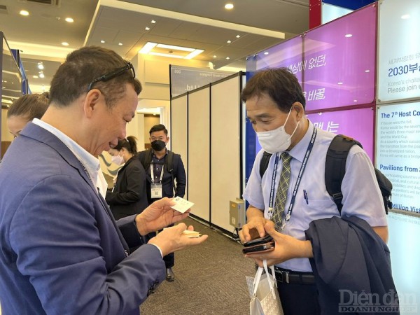 FWC 2022: Gian hàng của Việt Nam thu hút đối tác quốc tế