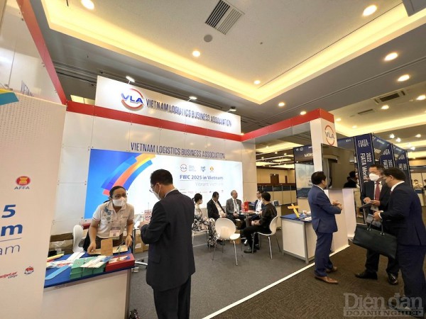 FWC 2022: Gian hàng của Việt Nam thu hút đối tác quốc tế FWC 2022: Gian hàng của Việt Nam thu hút đối tác quốc tế