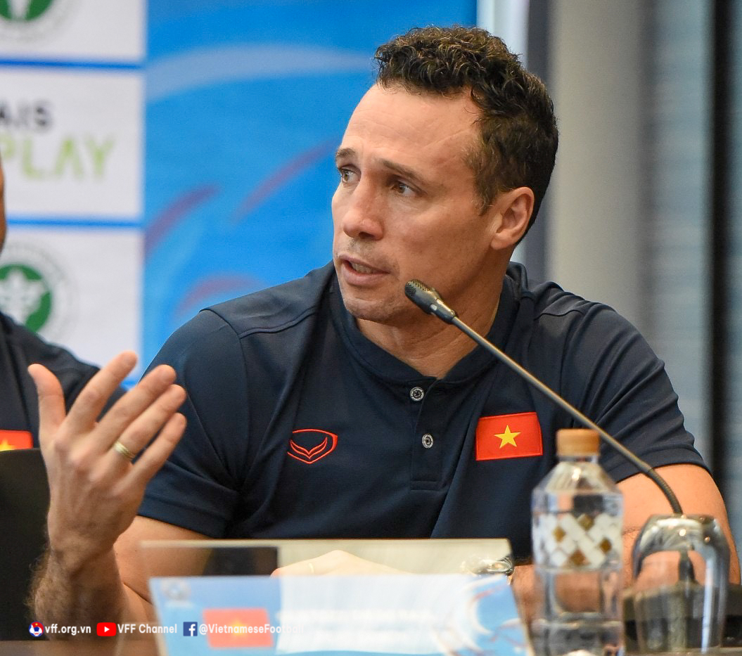 HLV Diego Raul hài lòng về các cầu thủ Futsal Việt Nam sau giải đấu giao hữu HLV Diego Raul hài lòng về các cầu thủ Futsal Việt Nam sau giải đấu giao hữu