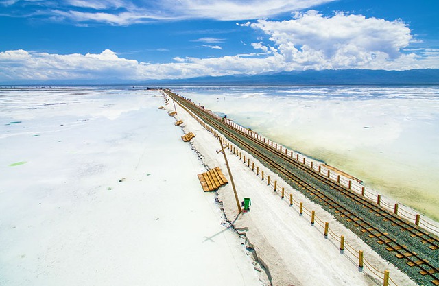 Hồ "đắt" nhất TG: Đủ tài nguyên cho 6 tỷ người dùng trong 1.000 năm, cảnh sát giám sát 24/24 - Ảnh 4. Hồ "đắt" nhất TG: Đủ tài nguyên cho 6 tỷ người dùng trong 1.000 năm, cảnh sát giám sát 24/24 - Ảnh 4.