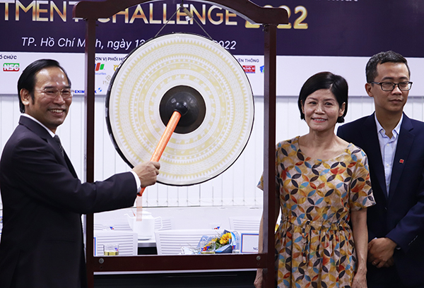 hon-1-800-thi-sinh-tham-gia-cuoc-thi-dau-tu-chung-khoan-cho-sinh-vien-toan-quoc-lan-thu-nhat