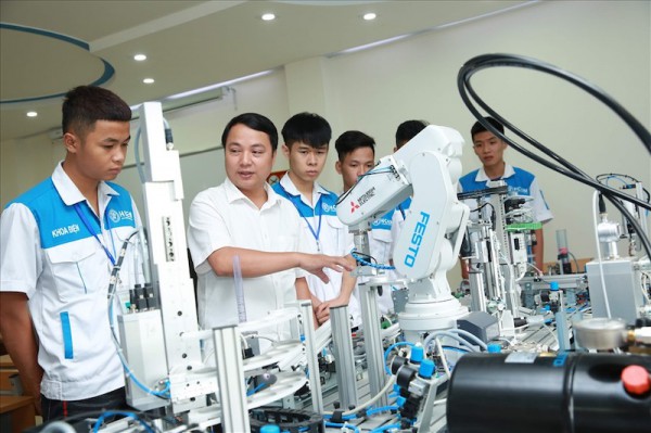 Lao động trẻ cần nền tảng tri thức kỹ thuật số Lao động trẻ cần nền tảng tri thức kỹ thuật số