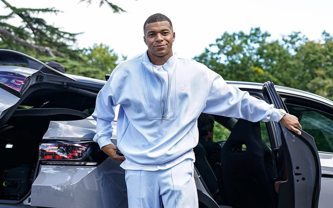 Mbappe từ chối chụp ảnh cho nhà tài trợ của ĐT Pháp