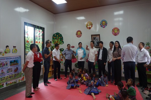 Ngôi trường bằng nhựa tái chế đầu tiên được bàn giao cho trẻ em vùng cao