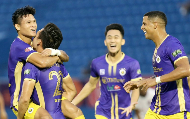 Nhiều cầu thủ CLB Hà Nội bị trộm giày thi đấu Nhiều cầu thủ CLB Hà Nội bị trộm giày thi đấu