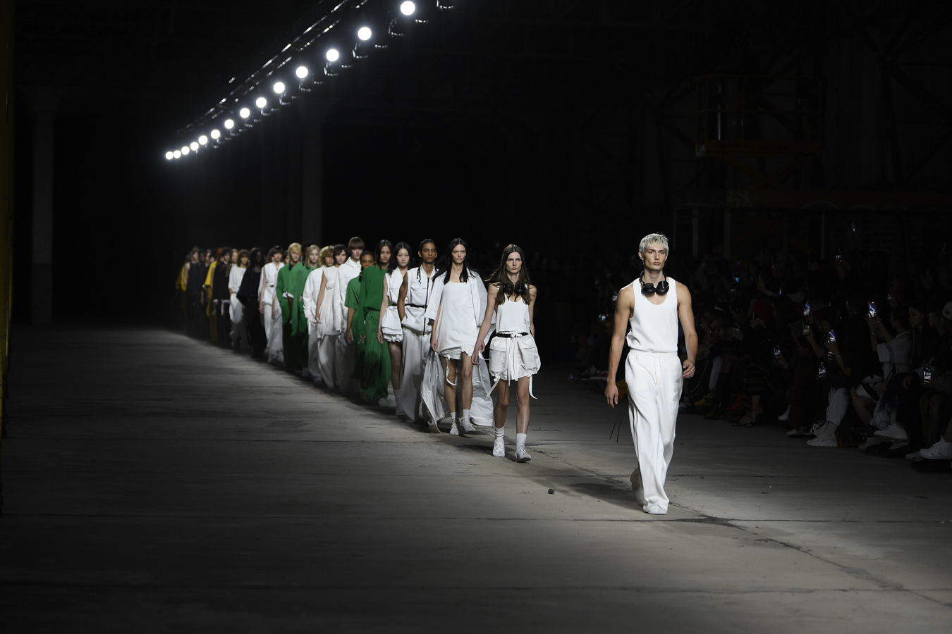 Phong cách tối giản Nhật Bản tại Milan Fashion Week