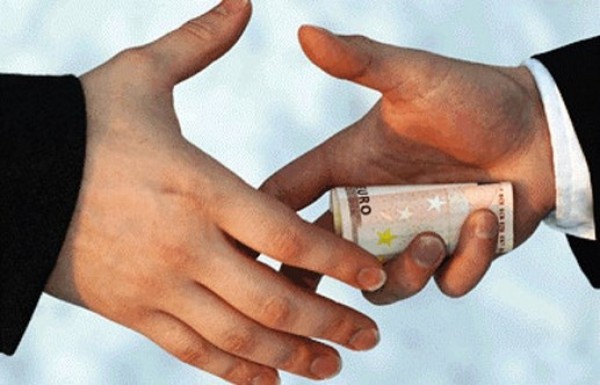 Trung Quốc bắt giữ một nữ “lão hổ” vì liên quan tội nhận hối lộ Trung Quốc bắt giữ một nữ “lão hổ” vì liên quan tội nhận hối lộ