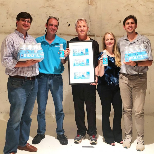 Từ một đồ uống nhà làm đến kẻ thống trị thị trường nước điện giải 33 tỷ USD