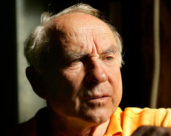 Yvon Chouinard: Vị tỷ phú hy sinh cả đế chế của mình để bảo vệ môi trường - Ảnh 1. Yvon Chouinard: Vị tỷ phú hy sinh cả đế chế của mình để bảo vệ môi trường - Ảnh 1.
