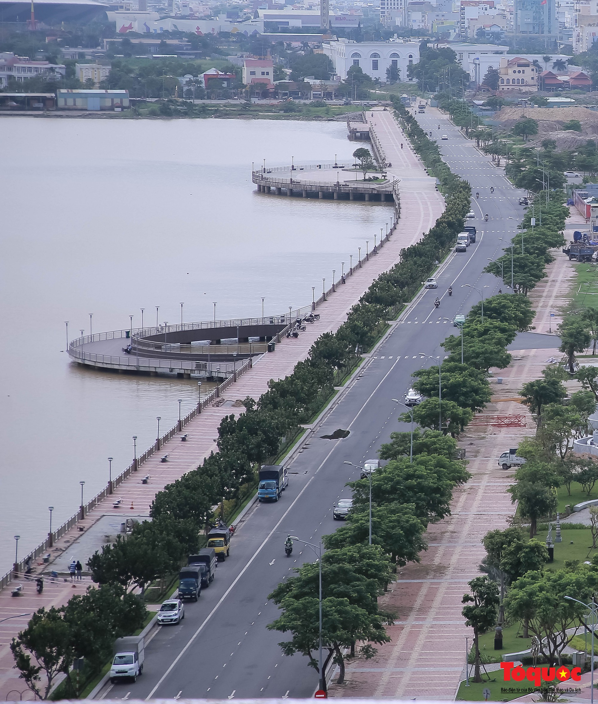 Cận cảnh khu vực ven sông Hàn sắp thí điểm “phố đi bộ Bạch Đằng” - Ảnh 2.