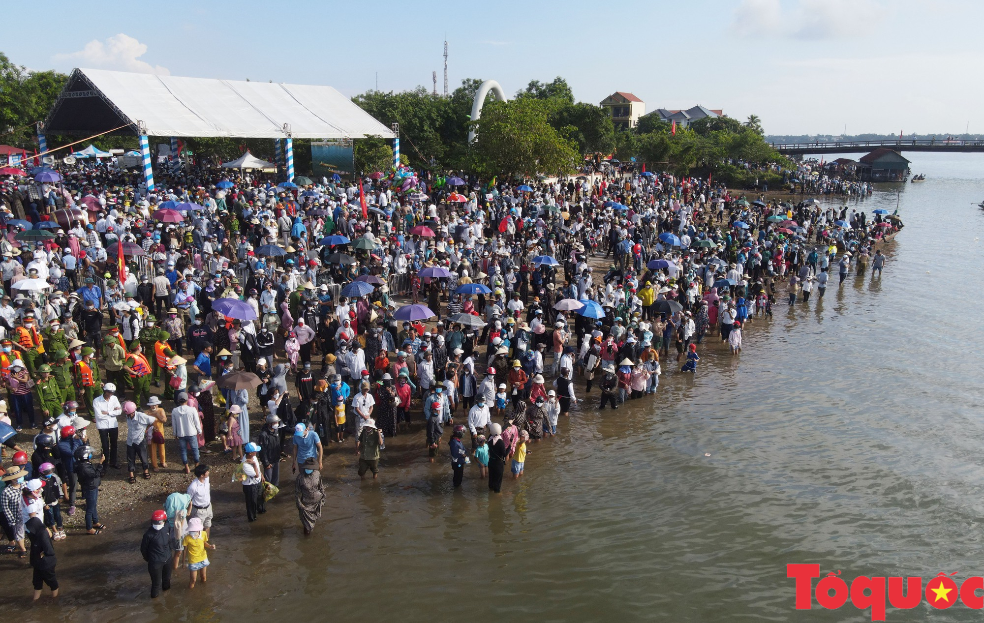 Quảng Bình: Lễ hội "Đua thuyền truyền thống trên sông Nhật Lệ" là di sản văn hoá phi vật thể quốc gia - Ảnh 12.