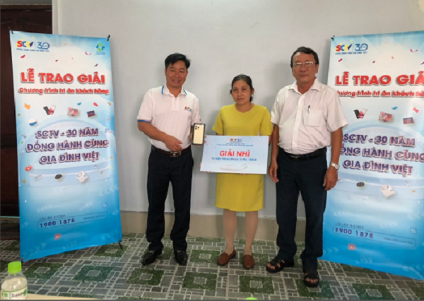 sctv-trao-giai-nhi-cho-khach-hang-may-man