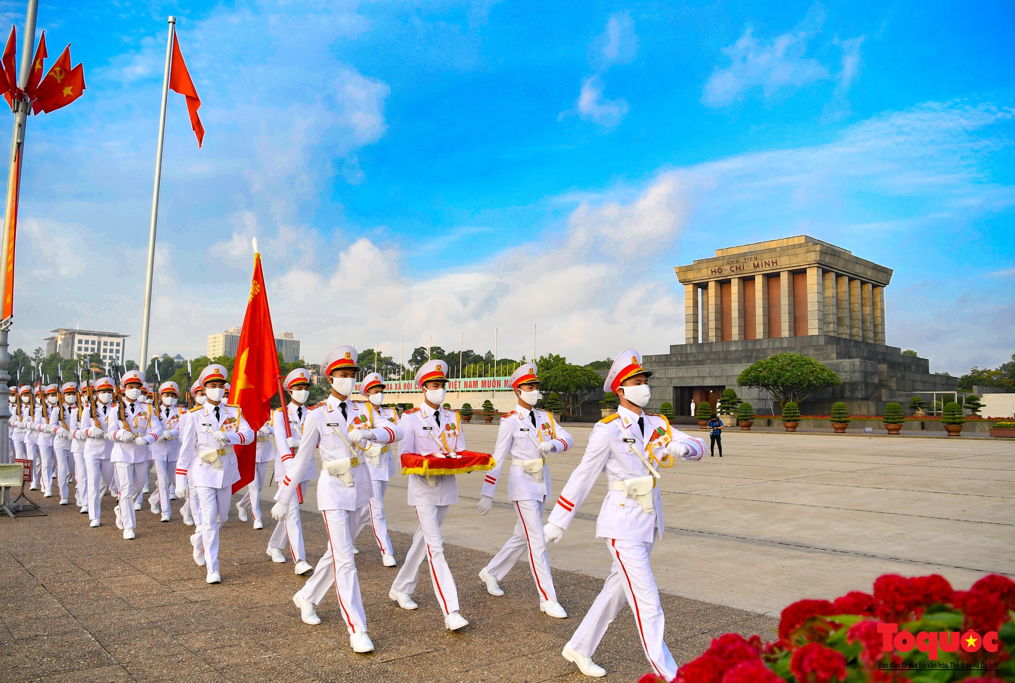 Thiêng liêng nghi Lễ thượng cờ tại Quảng Trường Ba Đình những ngày tháng 9 lịch sử - Ảnh 17.