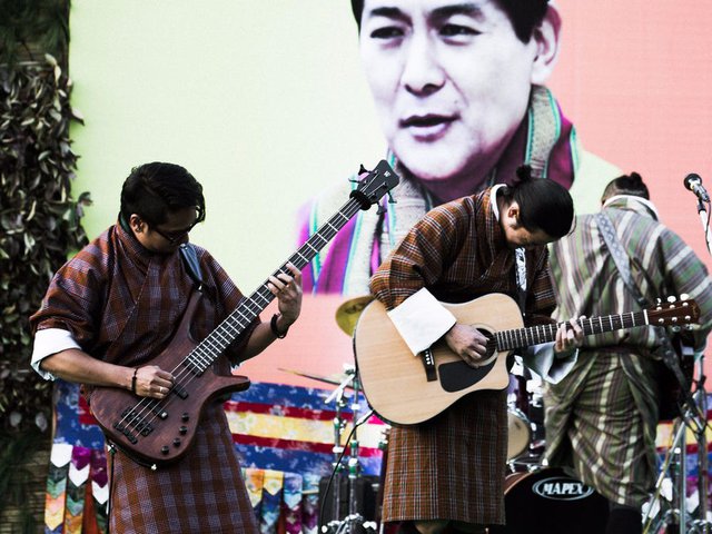 Bhutan có thực sự là “vương quốc hạnh phúc nhất thế giới”? Những hình ảnh thường nhật này có thể là câu trả lời  - Ảnh 6.