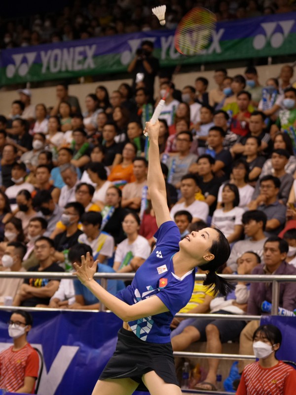 Khán giả kín sân xem Nguyễn Thùy Linh vào chung kết cầu lông Việt Nam mở rộng