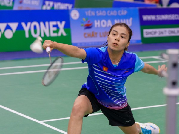 Khán giả kín sân xem Nguyễn Thùy Linh vào chung kết cầu lông Việt Nam mở rộng