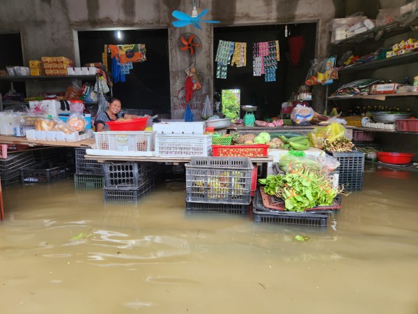 Nghệ An: Người dân vùng lũ tất tả ‘chạy lụt’ Nghệ An: Người dân vùng lũ tất tả ‘chạy lụt’