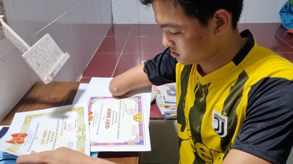 Ước mơ của cậu học trò ‘chim cánh cụt’ Ước mơ của cậu học trò ‘chim cánh cụt’