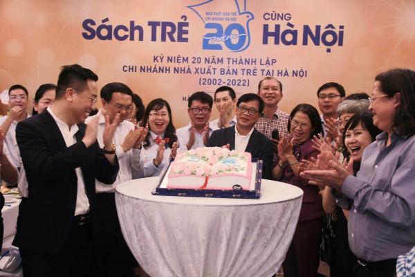 Các nhà văn Hồ Anh Thái, Bảo Ninh, Dương Hướng 