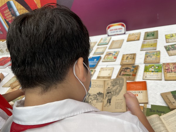 Để sách giáo khoa đọng trong lòng người Để sách giáo khoa đọng trong lòng người