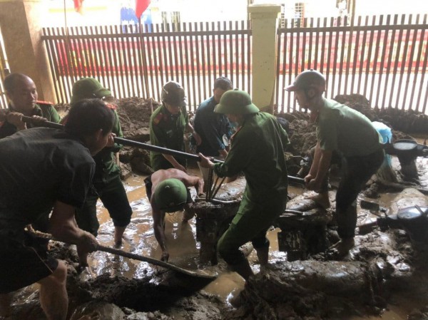 Nghệ An: Mưa lớn kéo dài, lũ quét tàn phá huyện Kỳ Sơn