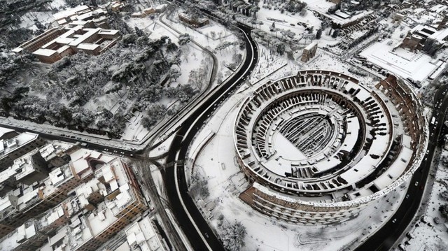 Chùm ảnh chụp từ trên không đẹp choáng ngợp: Những địa điểm nổi tiếng nhất hành tinh bỗng nhiên trông thật lạ  - Ảnh 11.