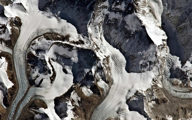 Chùm ảnh chụp từ trên không đẹp choáng ngợp: Những địa điểm nổi tiếng nhất hành tinh bỗng nhiên trông thật lạ  - Ảnh 16.