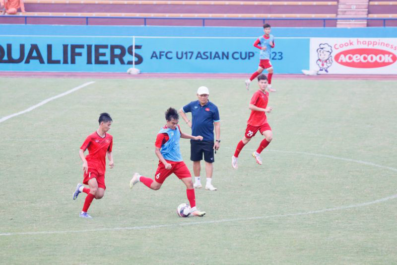 Đội tuyển U17 Việt Nam làm quen SVĐ Việt Trì Đội tuyển U17 Việt Nam làm quen SVĐ Việt Trì