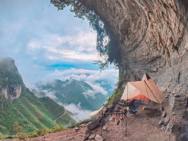 Cắm trại trên vách đá 
