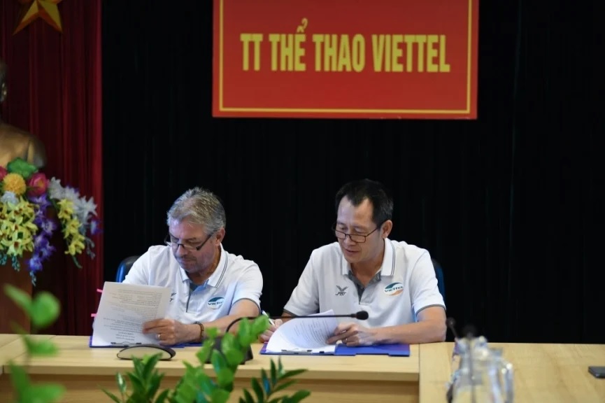 CLB Viettel bất ngờ chia tay với GĐKT Jurgen Gede