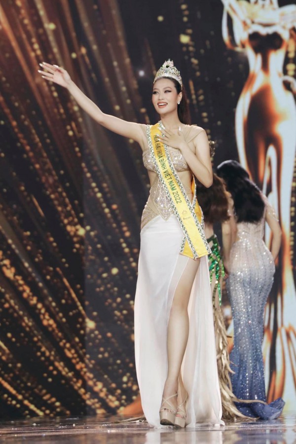 Tân hoa hậu Miss Grand Vietnam – Đoàn Thiên Ân: Mẹ mất, bố bệnh, vất vả mưu sinh