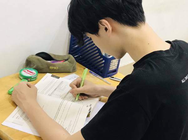 Hơn trăm triệu mua đề thi IELTS Hơn trăm triệu mua đề thi IELTS