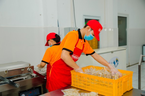 Chàng trai cầm 2 triệu mở xe bánh mì ở TP.HCM: Nay thành CEO, bán… 1 triệu ổ/tháng