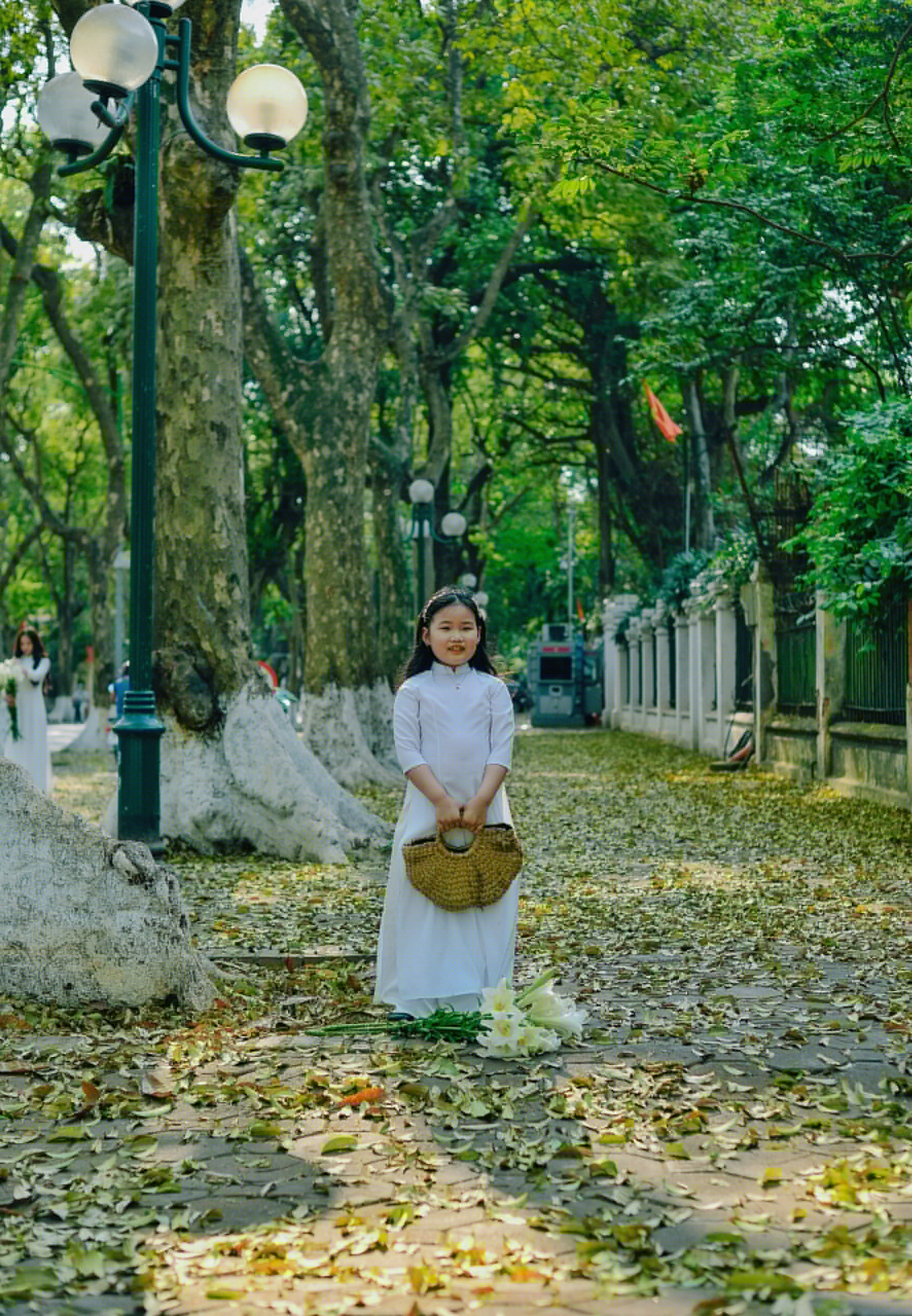 Hà Nội đẹp ngỡ ngàng trên những xe hàng hoa dưới phố