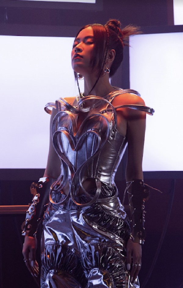 Thông điệp ẩn trong ca khúc mới của Karik và Hoàng Thùy Linh 