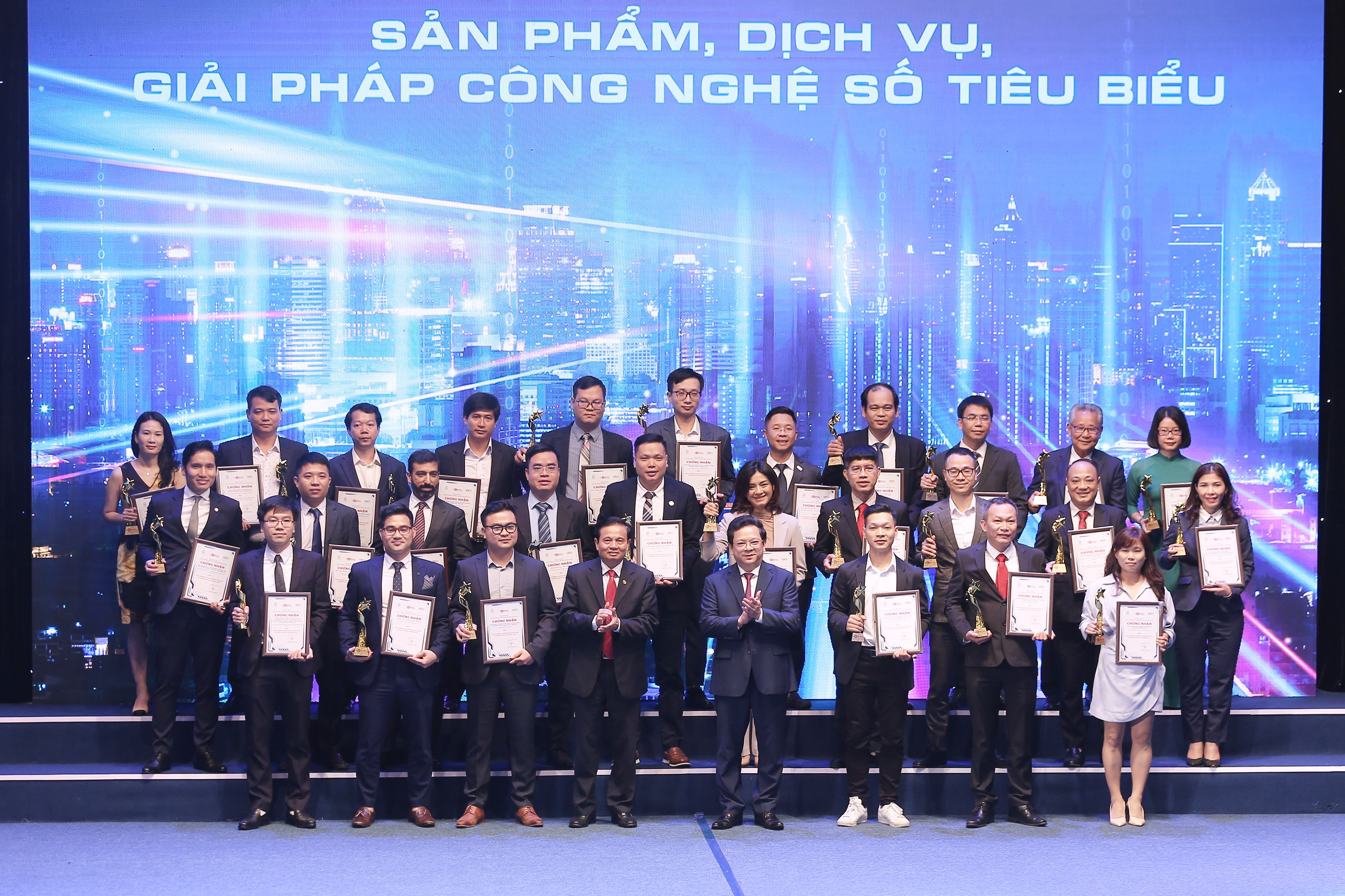 VDA 2022: Vinh danh 49 tổ chức, doanh nghiệp và sản phẩm, giải pháp chuyển đổi số Việt Nam VDA 2022: Vinh danh 49 tổ chức, doanh nghiệp và sản phẩm, giải pháp chuyển đổi số Việt Nam
