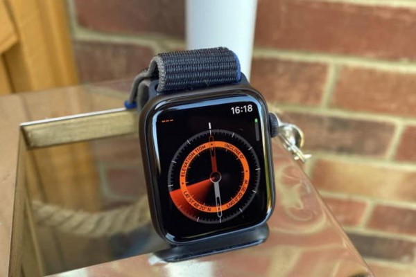 Sự khác biệt giữa 2 dòng Apple Watch SE 2 và Apple Watch Series 8
