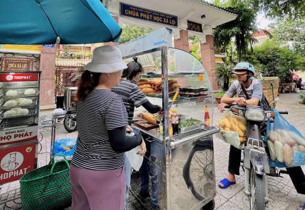 Nhỏ mê bánh mì Nha Trang, 10 năm ăn bánh mì Sài Gòn: Còn bạn, thích ăn loại nào?