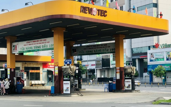 Hôm nay, tình trạng hết xăng, nghỉ bán vẫn phổ biến tại nhiều quận ở TP.HCM