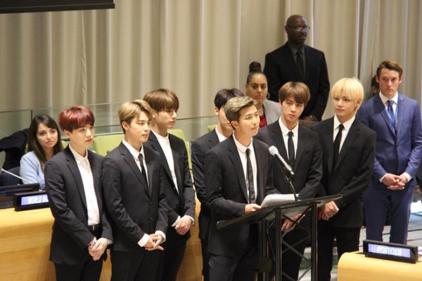 Đây là thành viên BTS được cả nhóm đồng lòng cử đi thi Ca Sĩ Mặt Nạ bản Mỹ!