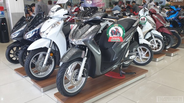 Đội giá bán hơn 20 triệu đồng Honda SH150i vẫn hút khách hơn SH350i