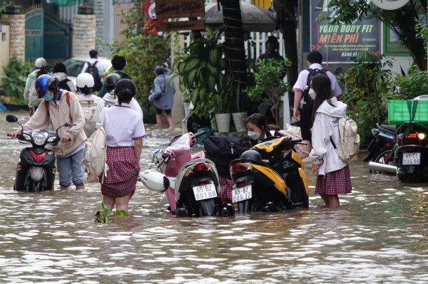 Triều cường dâng cao, học sinh Cần Thơ tự học tại nhà từ ngày 11 - 13.10 Triều cường dâng cao, học sinh Cần Thơ tự học tại nhà từ ngày 11 - 13.10