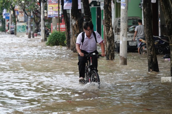 Triều cường dâng cao, học sinh Cần Thơ tự học tại nhà từ ngày 11 - 13.10 Triều cường dâng cao, học sinh Cần Thơ tự học tại nhà từ ngày 11 - 13.10