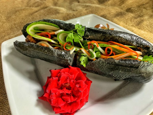 Tìm ra ổ bánh mì ngon nhất, ‘vua bánh mì’ thốt lên: ‘Ăn rất sung sướng!’