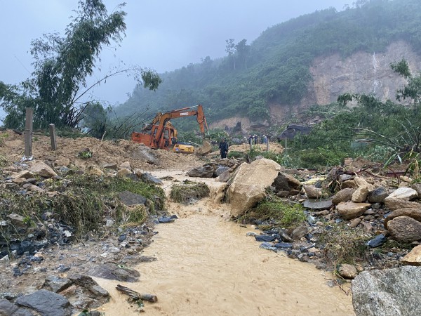 Quảng Ngãi: Tan hoang sạt lở núi ở thủy điện Kà Tinh, 1 kỹ sư mất tích