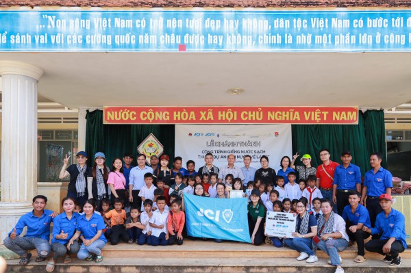 Đưa nước sạch về trường học vùng xa Đưa nước sạch về trường học vùng xa