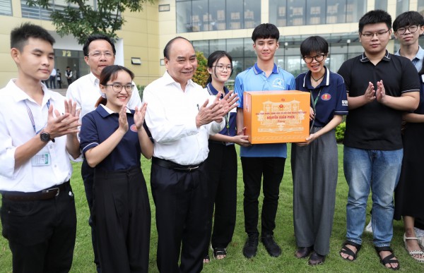 Chủ tịch nước Nguyễn Xuân Phúc: Chủ tịch nước Nguyễn Xuân Phúc: